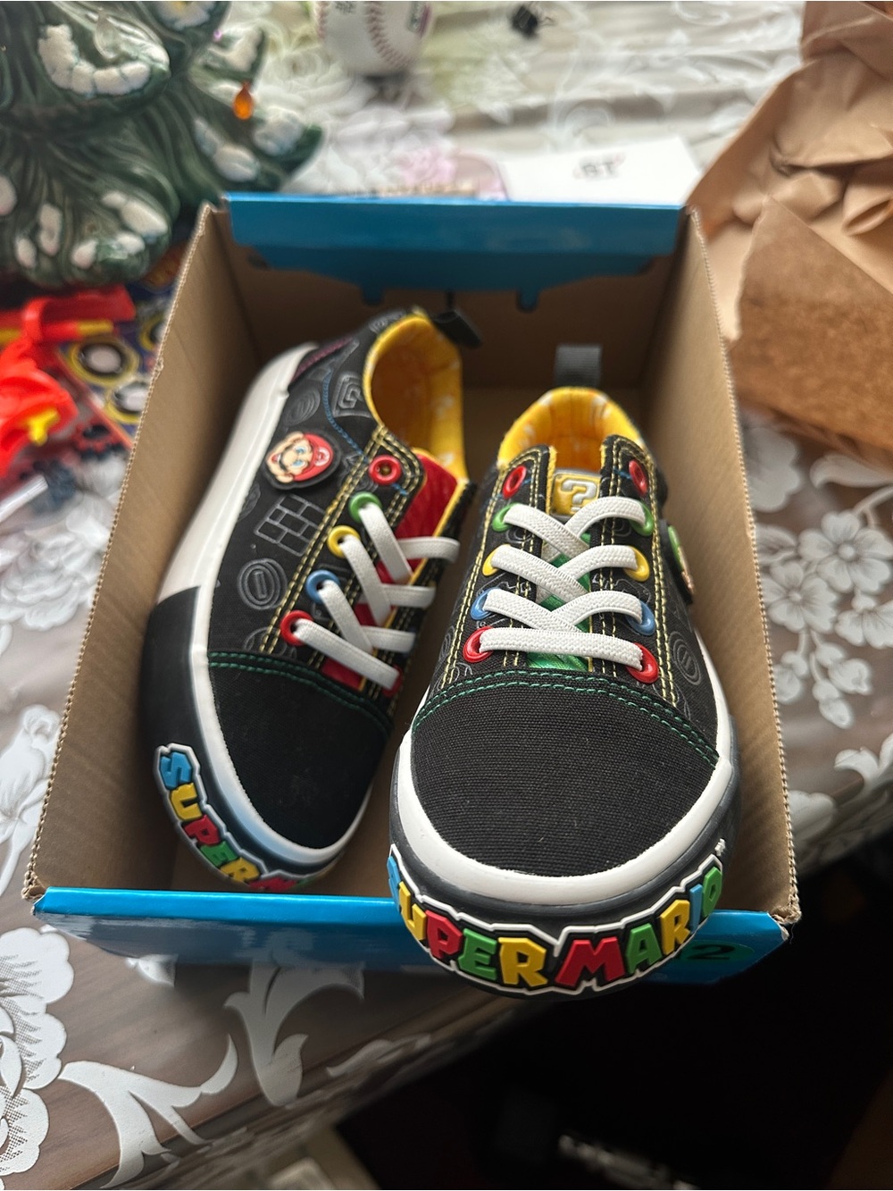 Kids super Mario no tie slides tennis on tennis shoes size 12